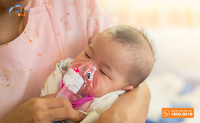 Trẻ sơ sinh 2 tháng tuổi bị ho do viêm phế quản