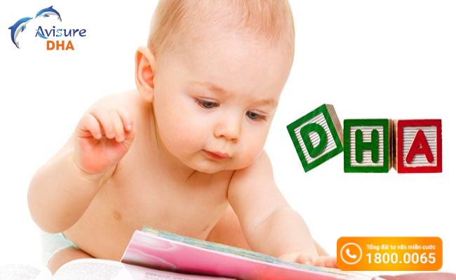 Trẻ sơ sinh tiếp nhận DHA qua sữa mẹ hoặc sữa công thức